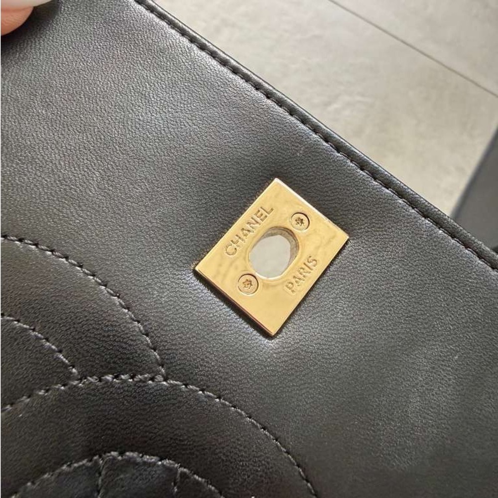 Chanel Black Quilted Shoulder Bag with Gold Accents - Picture 4 of 14